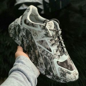 Under Armour Forge Disrupt 96 Rare cement moon
